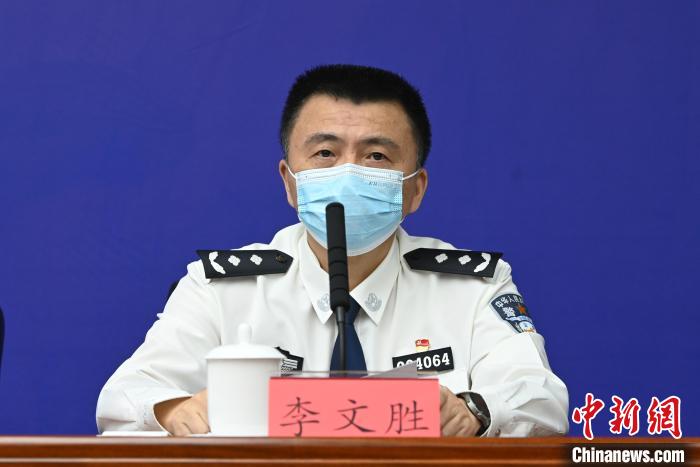 成都市公安局交管局局長(zhǎng)李文勝。　安源 攝