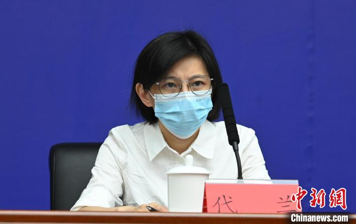 成都市經(jīng)信局總工程師代蘭?！“苍?攝