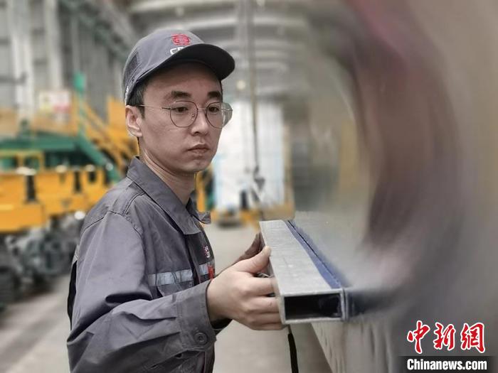 【十年@每一個奮斗的你】青年“造車”工匠心細手穩練絕技：確保高質量完成任務