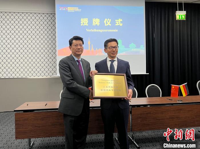 圖為授牌儀式現場。　馬秀秀 攝