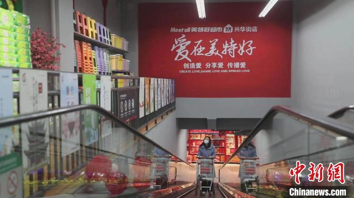 美特好從一家不足百平方米小店，一路發展成華北零售業領軍企業、中國百強商業連鎖集團、中國零售500強?！∠蛏?攝