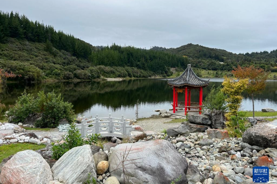 這是4月29日拍攝的新西蘭羅斯華人淘金紀念公園一角。新華社發（沃爾特 攝）