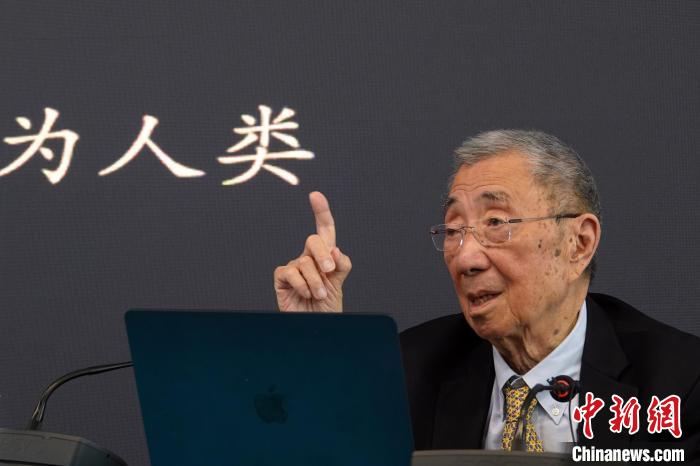 高能論壇上，丁肇中先生與現(xiàn)場(chǎng)聽眾交流?！?lt;a target='_blank' href='/'><p  align=