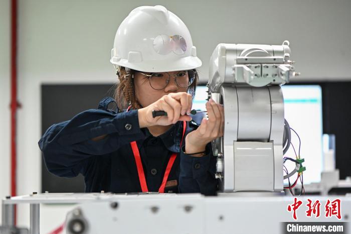 廣東近160名工業機器人運維能手在穗職業技能大比拼