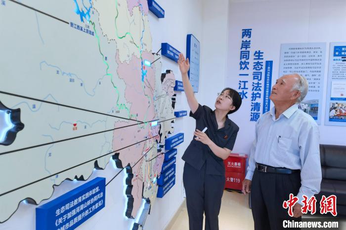 金門同胞參觀金門供水水源生態司法保護基地?！O虹 攝