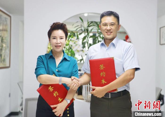 簽署“融情·同心”寧臺建筑師驛站共建協議。　吳允杰 攝