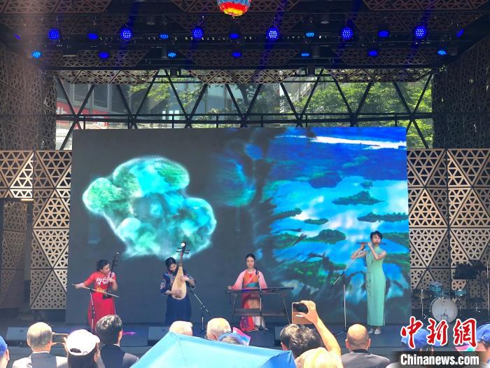 開幕式上舞臺(tái)展演之一《水龍吟》。　中國駐東京旅游辦事處供圖