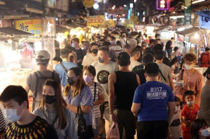 冰粉、雙皮奶、螺螄粉……臺(tái)網(wǎng)友發(fā)帖：臺(tái)灣街頭越來越多大陸小吃