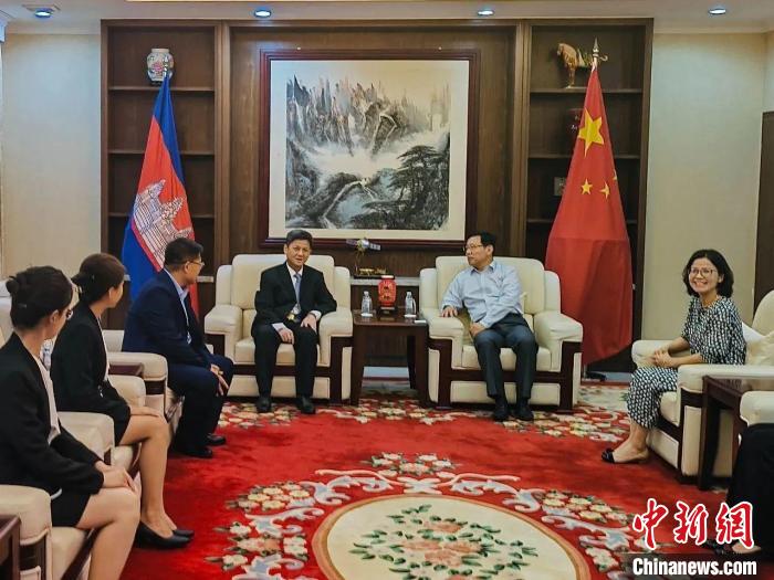 中國駐柬埔寨大使王文天會見援柬中醫醫療隊