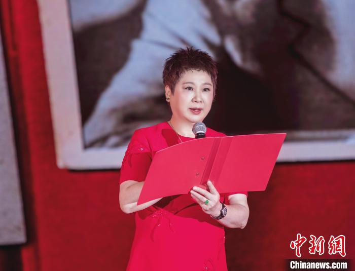 7月16日，榮智豐在2023年上海統戰文化周開幕活動中朗誦《與統戰先輩的時空對話》。　張昊 攝