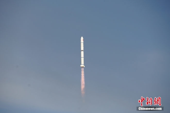 北京時間2023年8月9日6時53分，我國在太原衛星發射中心使用長征二號丙運載火箭，成功將環境減災二號06星發射升空，衛星順利送入預定軌道，發射任務獲得圓滿成功。此次任務是長征系列運載火箭第482次飛行。馮陽 攝