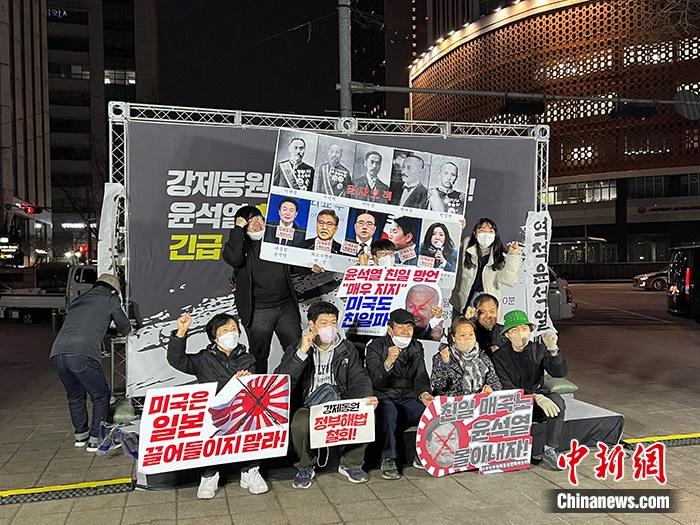 資料圖：韓國公民團體聯盟在首爾廣場舉行燭光守夜活動。