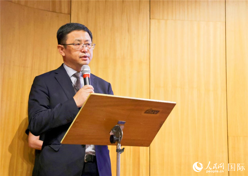 中國駐里約熱內盧總領事館商務參贊徐元勝發表致辭。人民網記者 陳海琪攝