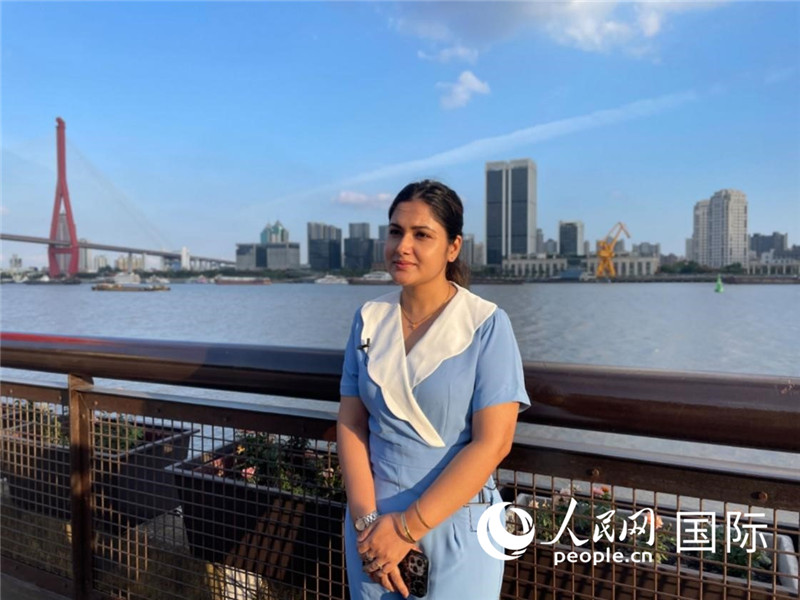 孟加拉國Channel24電視頻道主持人伊斯拉特·阿敏在上海市楊浦濱江接受采訪。 人民網記者 張榮攝