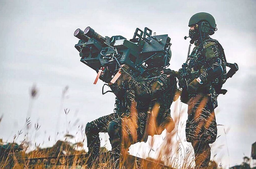 臺海軍陸戰隊肩抗“毒刺”導彈發射器準備射擊。圖片來源：臺灣“中時新聞網”。