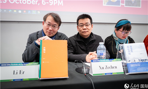 作家李洱、徐則臣分別以自己的作品為基礎(chǔ)，介紹了鄉(xiāng)土文學(xué)和城市文學(xué)。郭錦標(biāo)攝