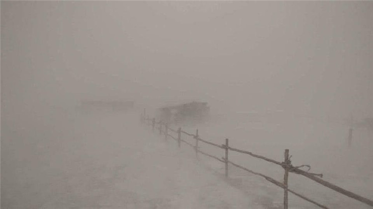 2023年11月4日，蒙古國部分省份發(fā)生暴風(fēng)雪天氣。蒙古國緊急情況總局官網(wǎng)圖片
