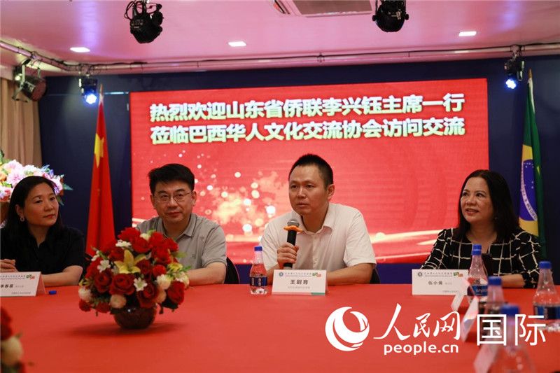 中國駐里約熱內盧副總領事王尉育（右二）發表致辭。人民網記者宋亦然攝