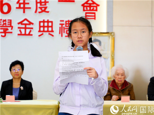 圖為學生代表劉家安發表致謝演講。人民網記者 白元琪攝