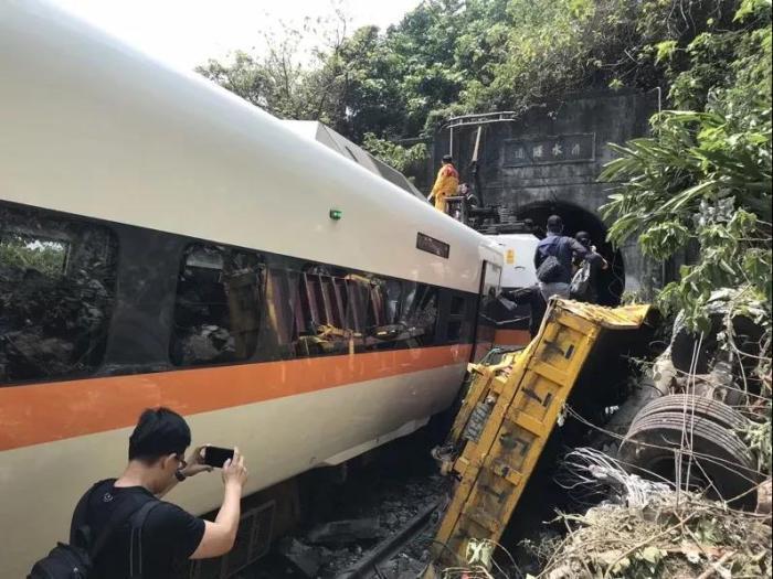 資料圖：2021年4月2日，臺鐵408次太魯閣號發生脫軌事故。圖片來源：臺灣《聯合報》 王燕華 攝