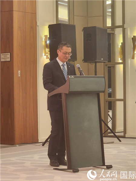 中國駐哈大使館公使銜參贊蘇予致辭。人民網記者 李強攝