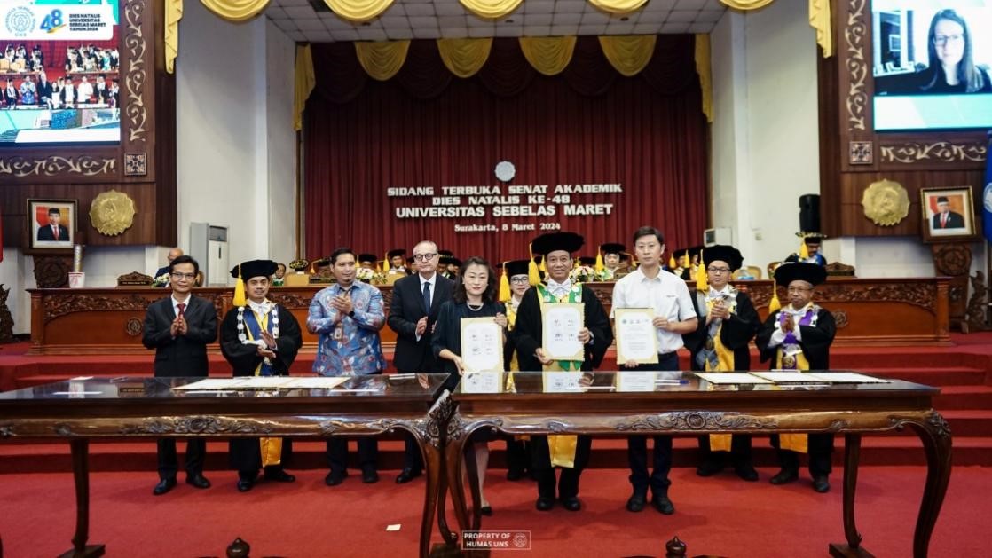 西華大學(xué)、三一一大學(xué)、印尼鋰源新材料有限公司、四川鋰源新能源有限公司四方共同簽署國際合作協(xié)議。印尼三一一大學(xué)孔子學(xué)院供圖