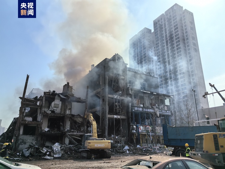 河北廊坊商鋪發生爆炸起火 目前火勢得到有效控制