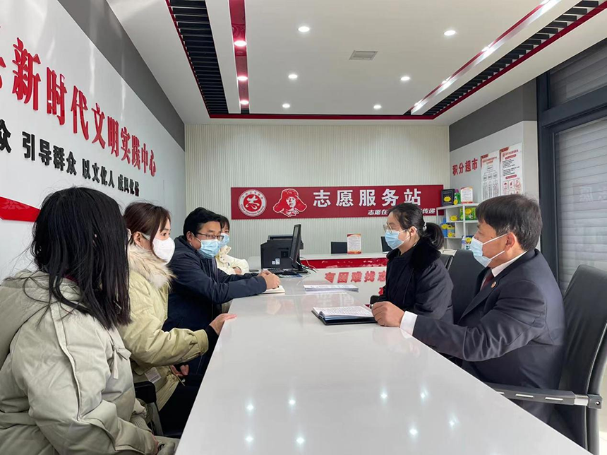 河北省臨西縣人民檢察院未檢干警與團縣委商討涉案未成年人家庭教育指導工作。 孫國月攝