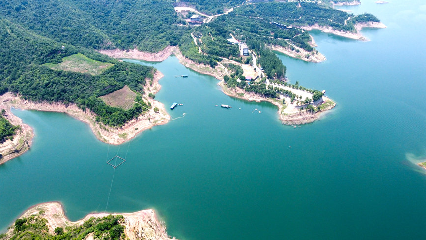河南洛陽市孟津區境內的黃河小浪底風景區黃鹿山景點風光。黃政偉攝