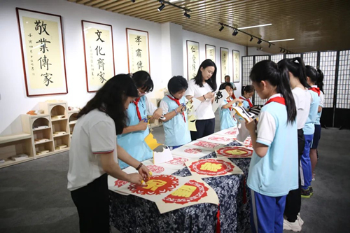 1、長沙市雨花區校園清廉家風館開館。受訪單位供圖
