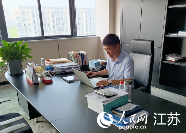 江蘇海安市2021年引進的高端人才朱涼偉博士。人民網(wǎng)記者 王繼亮攝
