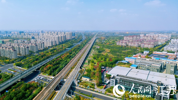 航拍幸福街道。人民網(wǎng)記者 王繼亮攝