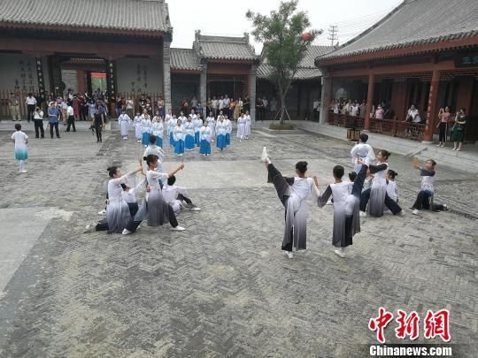 誦讀國學經典展演。　王鵬 攝
