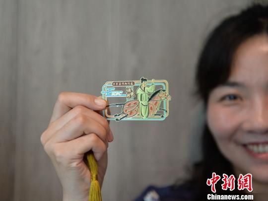 絲路主題餐廳內推出的文創產品。　鐘欣 攝