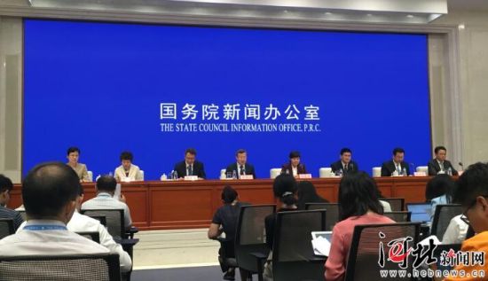 8月26日，國務院新聞辦召開國務院政策例行吹風會。圖為吹風會現場。 記者李巍攝