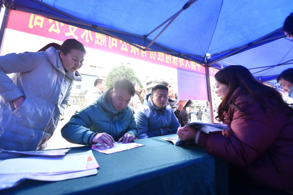 牢牢守住不發生規模性返貧致貧底線——西部脫貧地區“5年過渡期”一線觀察