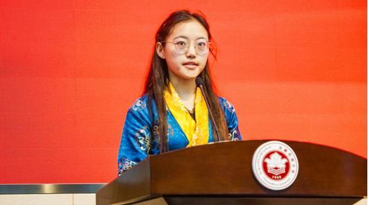 2020年度寶翔勵志獎學金獲得者貢吉旺姆在表彰大會上發言