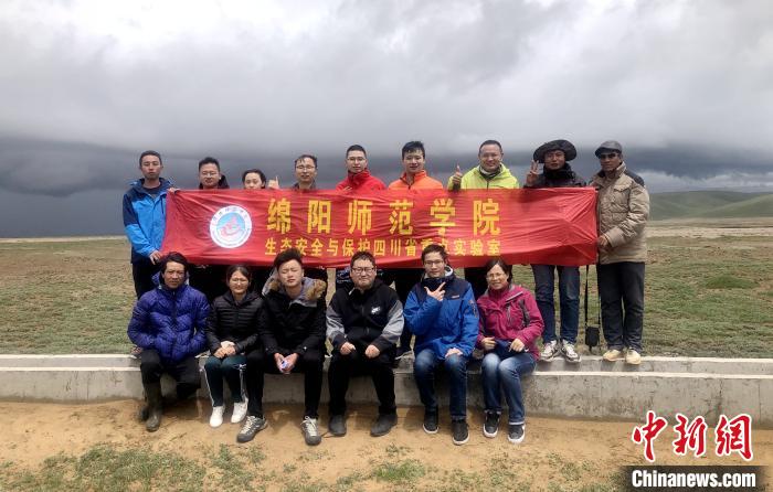 圖為綜合考察團野外調查組在西藏安多縣。西藏那曲市林業和草原局供圖