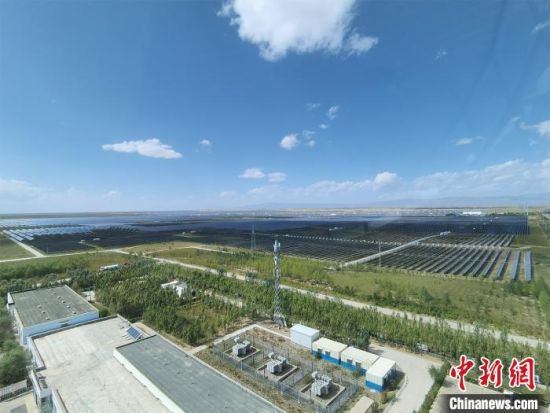  圖為塔拉灘光伏產業園區。　祁增蓓　攝