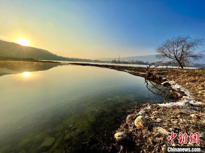 圖為青海省化隆縣黃河濕地景色?！±钣穹?攝