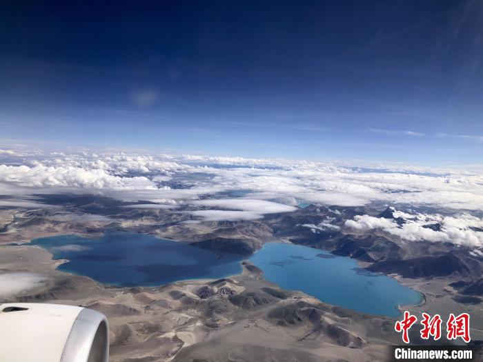 西藏阿里到拉薩航班途經(jīng)的高原湖泊?！?lt;a target='_blank' href='/'><p  align=