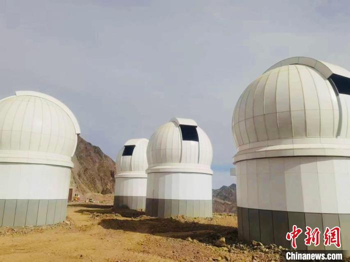 圖為南京大學時域天文臺望遠鏡圓頂安裝完畢。　冷湖科創(chuàng)園區(qū)管委會 供圖