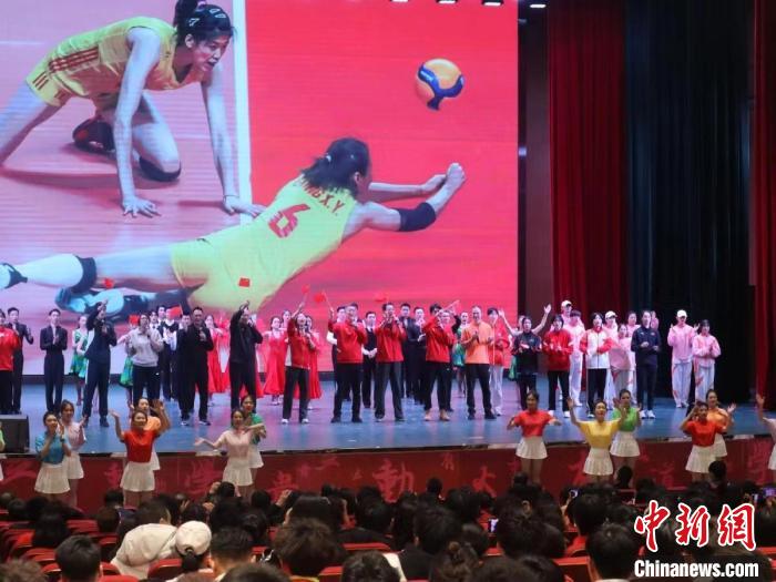 2023年全國青少年女排集訓閉幕式現(xiàn)場?！√旖蝮w育學院供圖