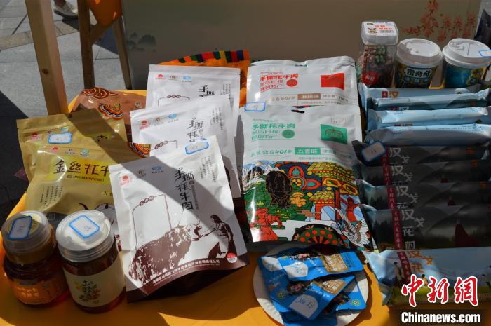 推介活動上的農特產品展示。　朱凌捷 攝