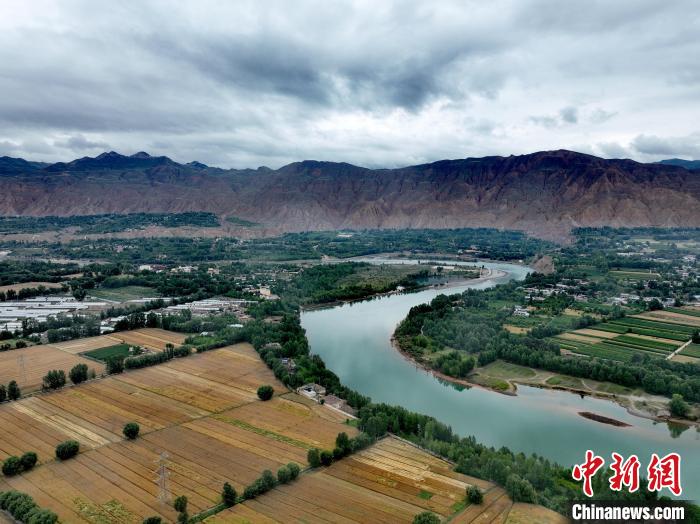 圖為黃河岸畔景色。(資料圖) 李玉峰 攝