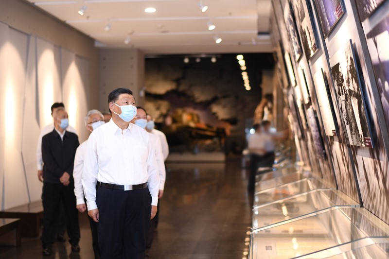 2022年8月16日至17日，中共中央總書記、國家主席、中央軍委主席習(xí)近平在遼寧考察。這是16日下午，習(xí)近平在錦州市考察遼沈戰(zhàn)役紀(jì)念館。 新華社記者 燕雁 攝