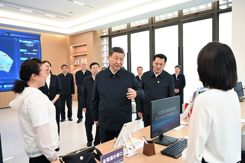 2024年4月22日下午，習近平總書記在重慶市九龍坡區(qū)謝家灣街道民主村社區(qū)考察。