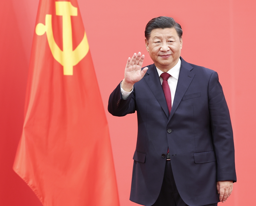 2022年10月23日，習近平在北京人民大會堂同采訪中共二十大的中外記者親切見面。
