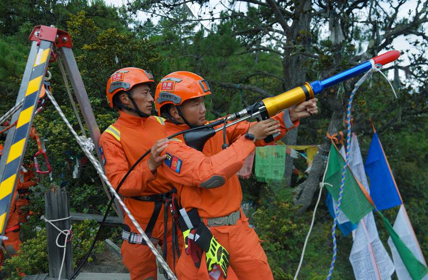 發射拋投器 。西繞拉翁攝