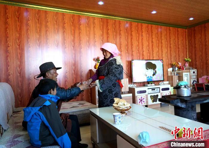 圖為易地搬遷后的哇保家。　才項什姐 攝